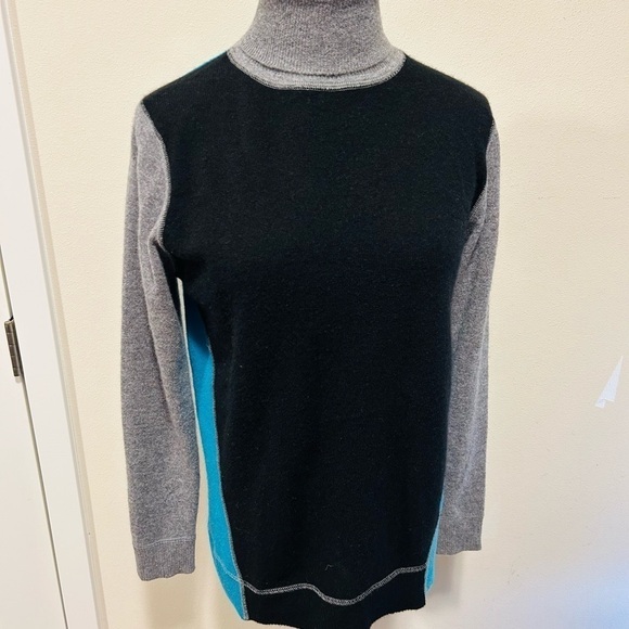 IN Cashmere 100% 2-Ply Cashmere Color Block Blue Black Gray Turtleneck Sweater S - Picture 1 of 5